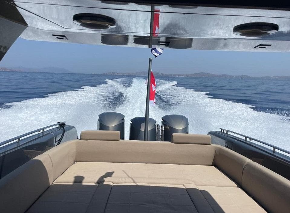 Novamarine Shiver 140 yacht cruising on open water, rear view, 2015 model.