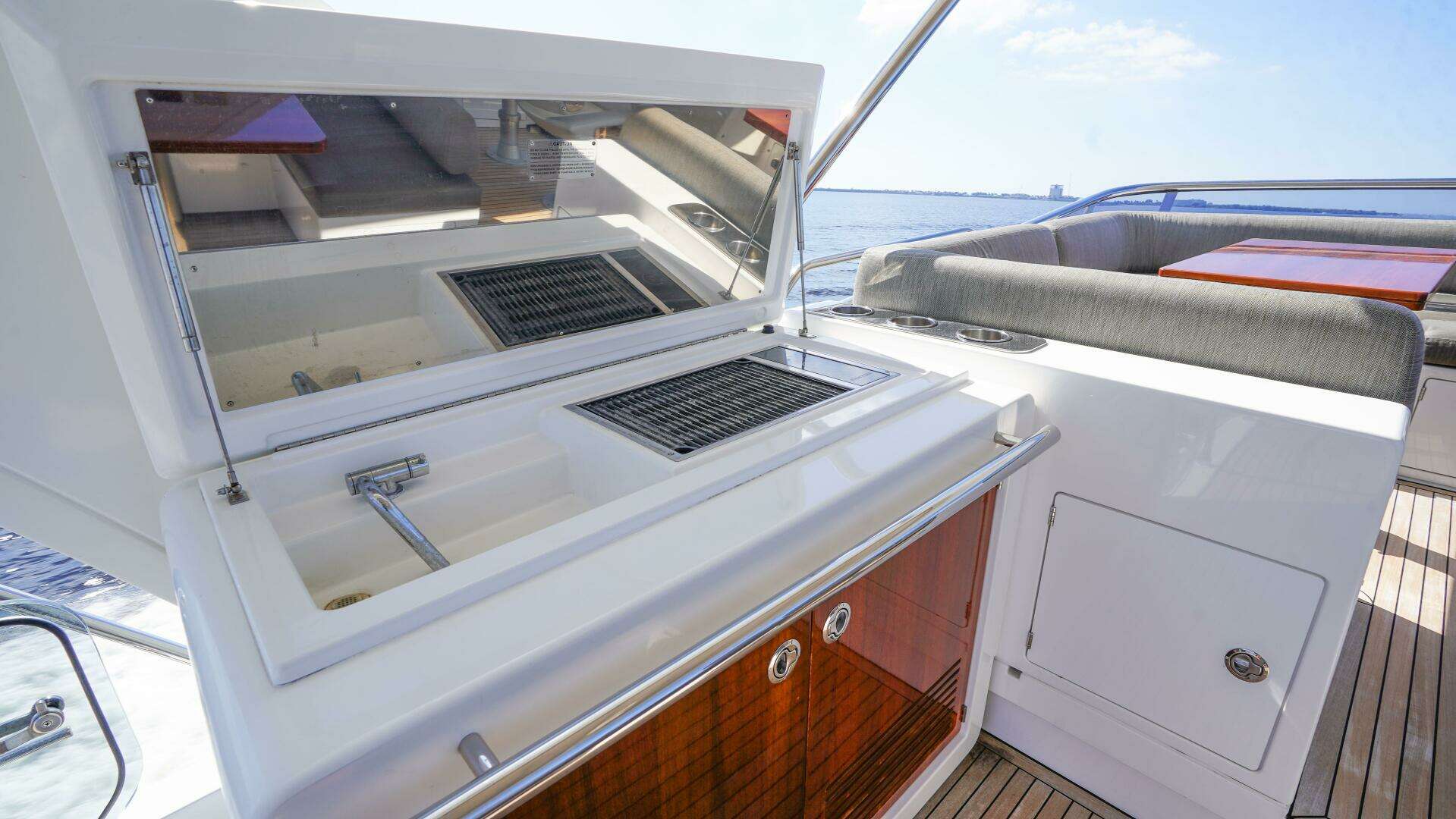 2017 Azimut 66 Flybridge - Image 55
