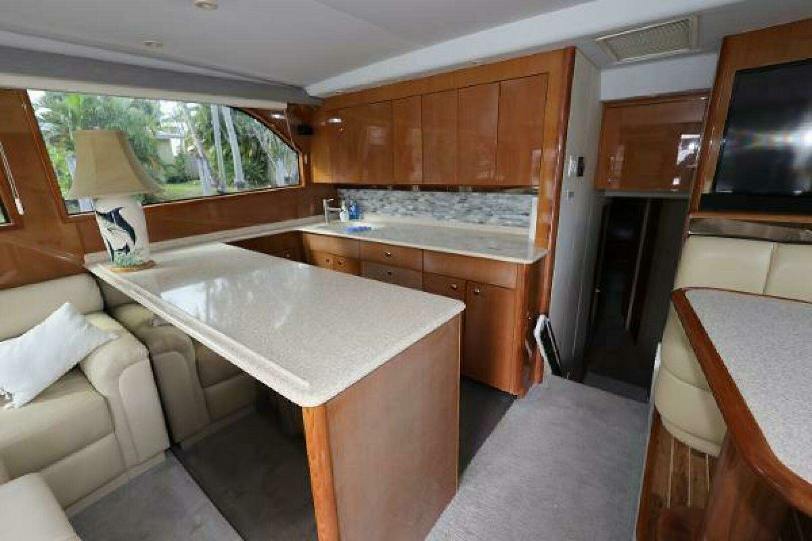 2005 Viking 52 Convertible - Image 17