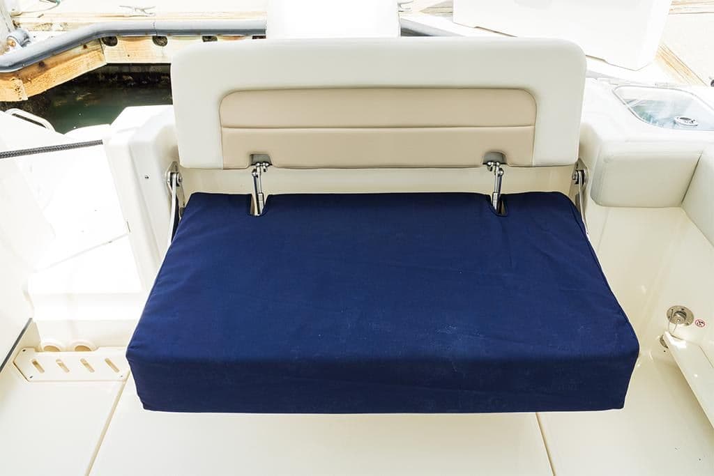 2023-Boston-Whaler-240-Vantage-MarineMax