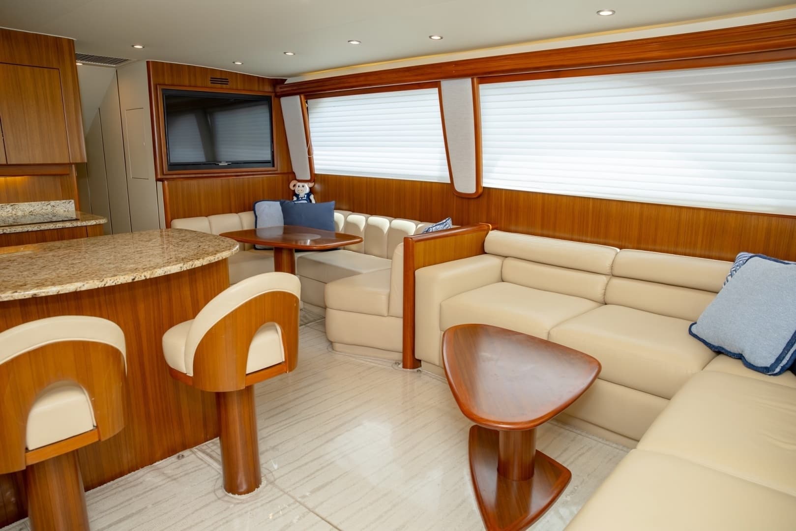2008 Viking 60 Convertible - Image 6