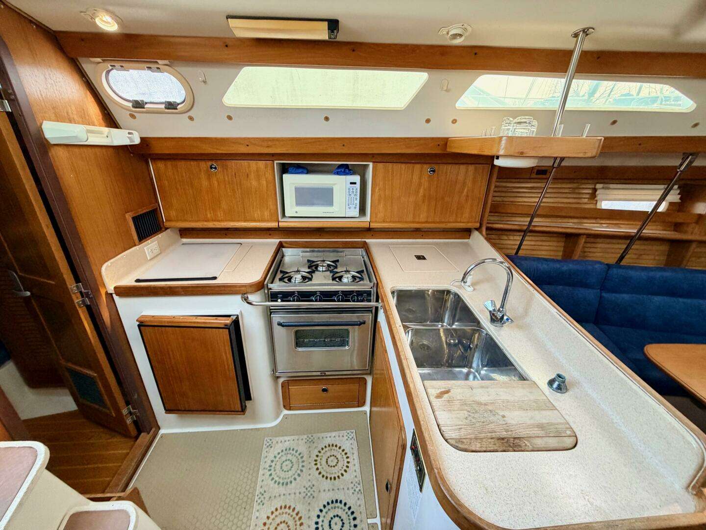 2001 Catalina 380 - Image 23