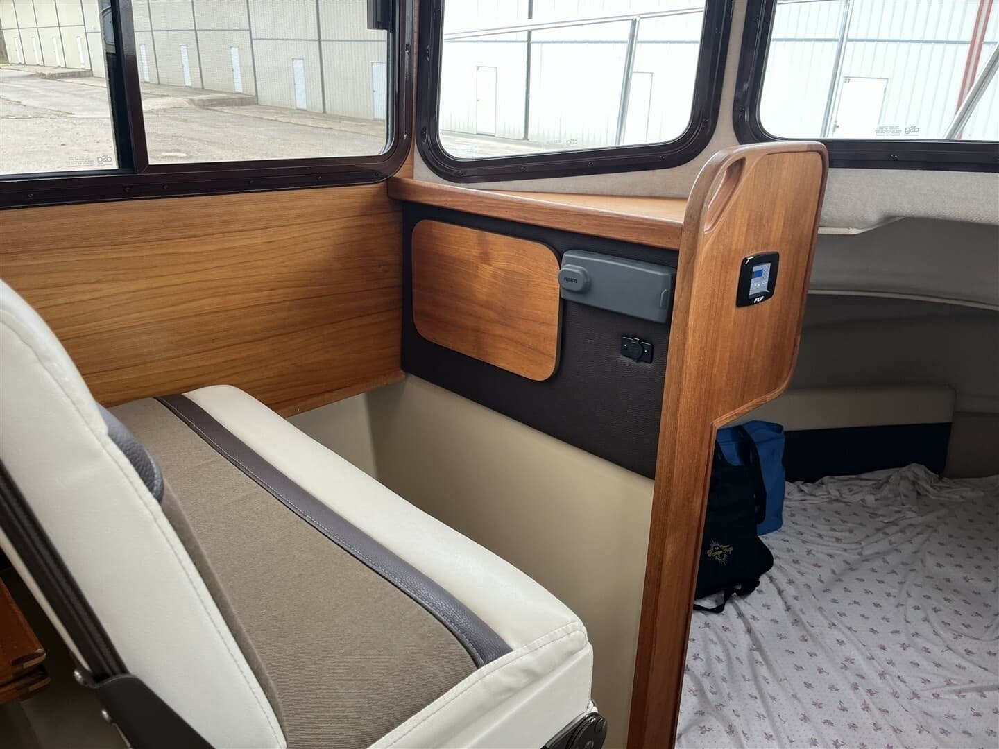 2015 Ranger Tugs R-27 - Image 11