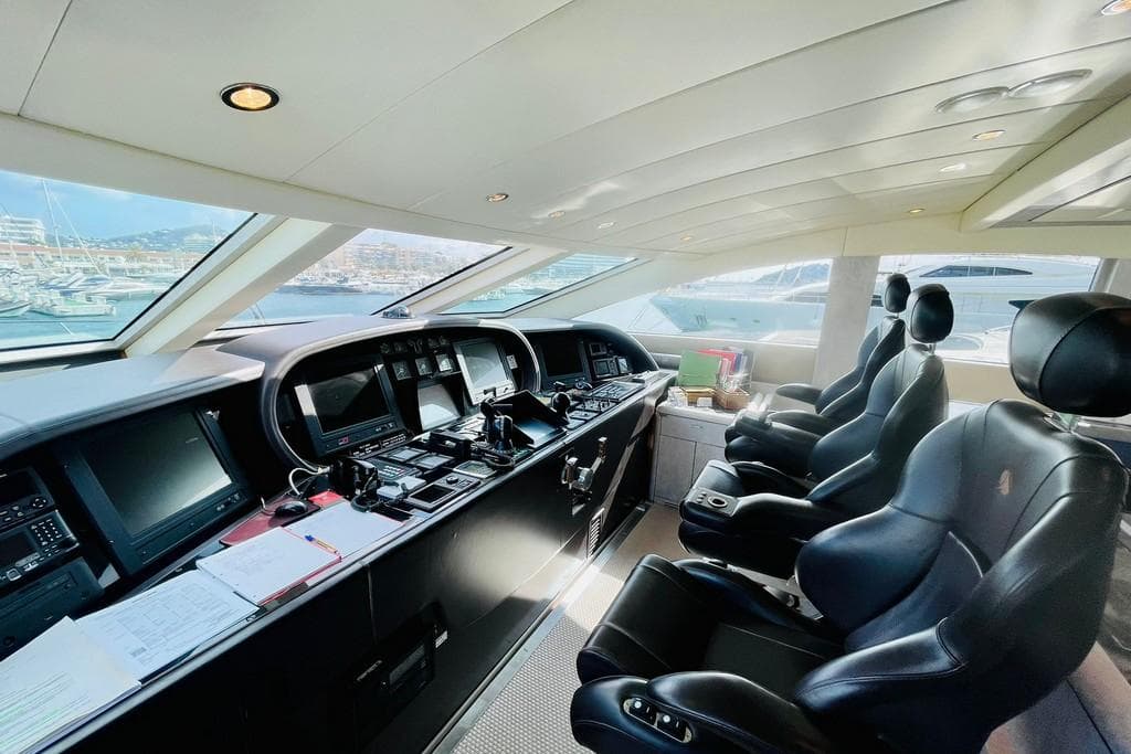 Luxurious 2008 Arno Leopard 31 yacht cockpit with modern controls and leather seating.