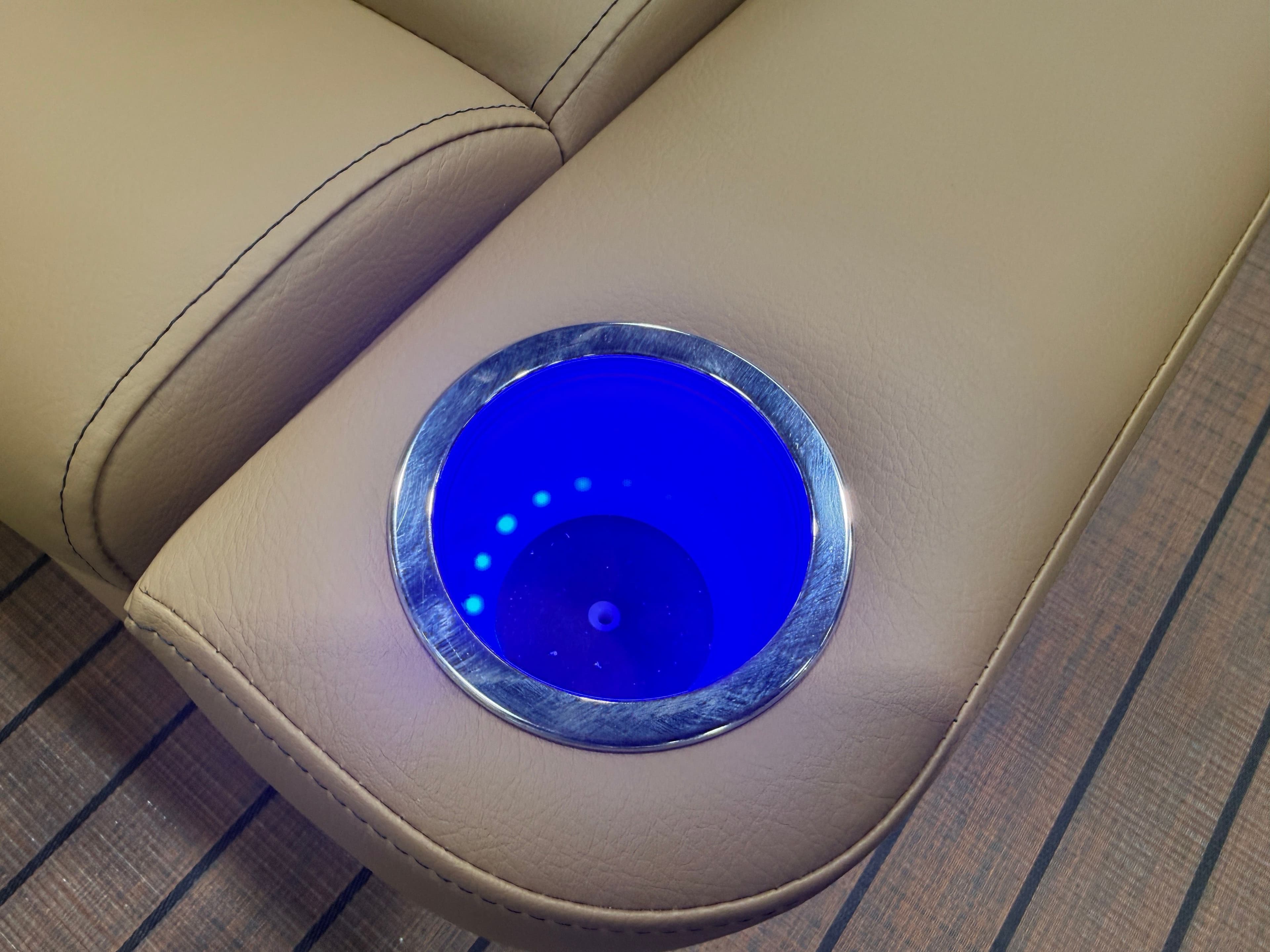 2026 Bentley Pontoons Legacy 300HP Swingback 243 Tritoon - 26