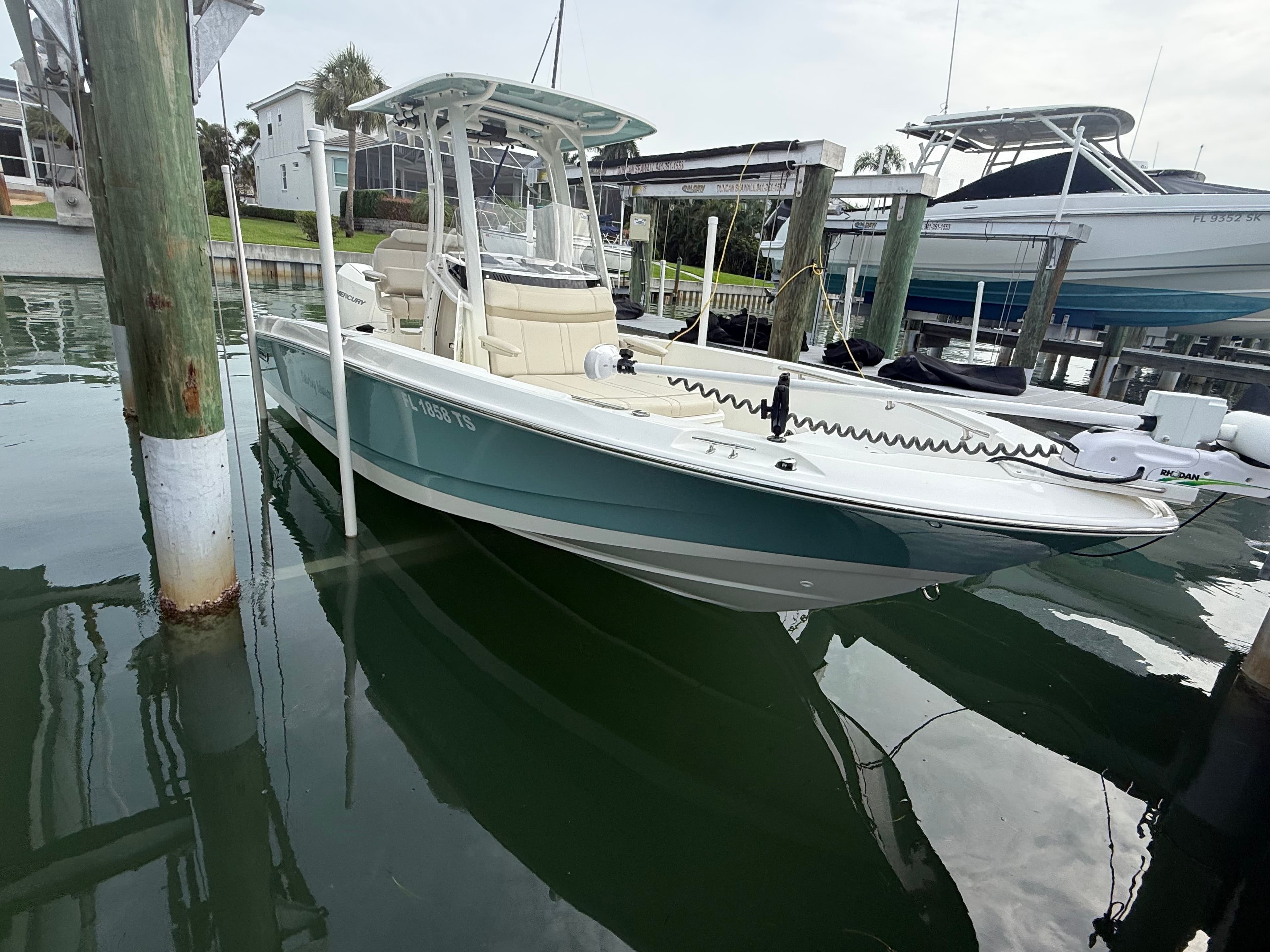 2024 Boston Whaler Dauntless - 17