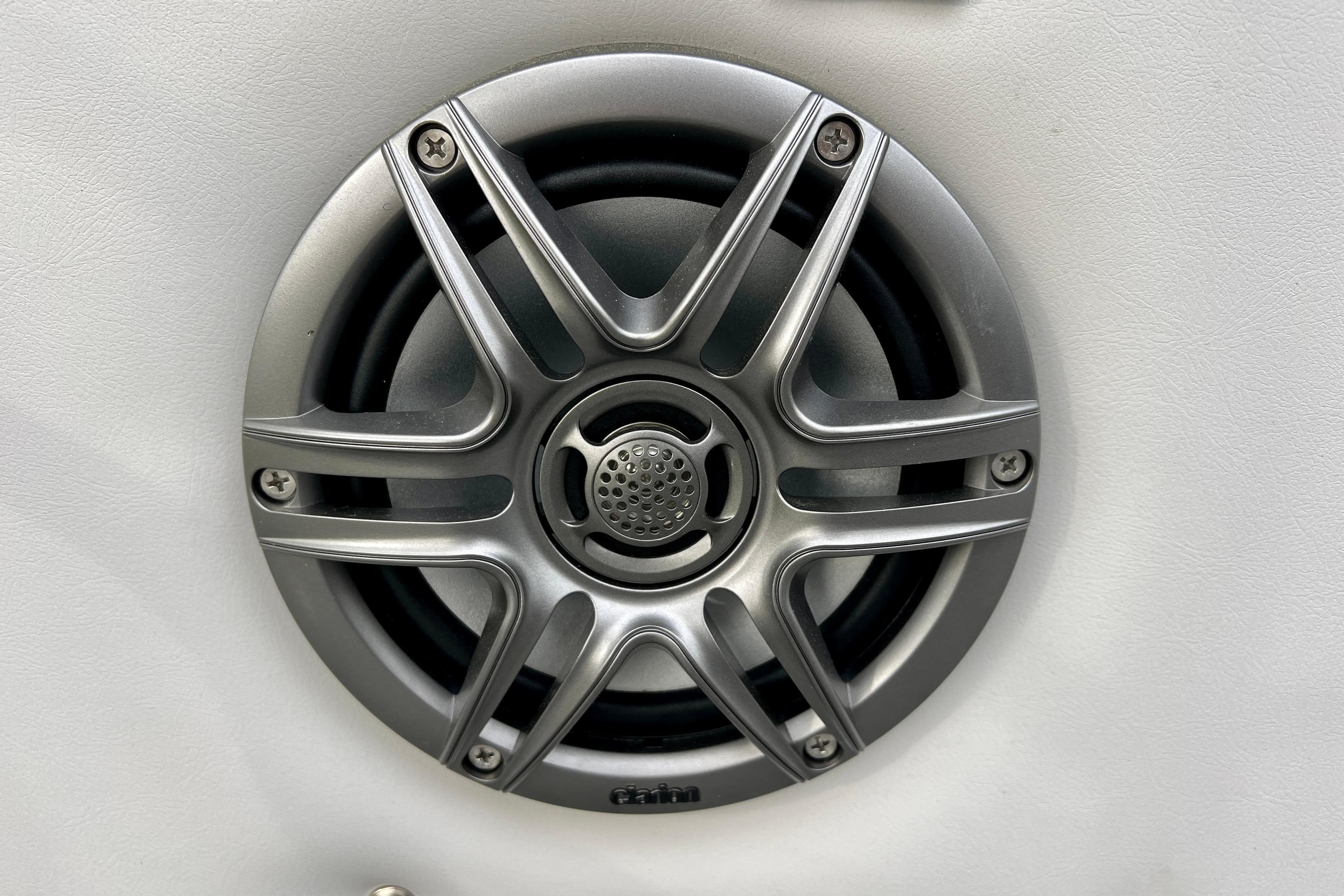 Speaker on Harris Sunliner 230, model year 2025.