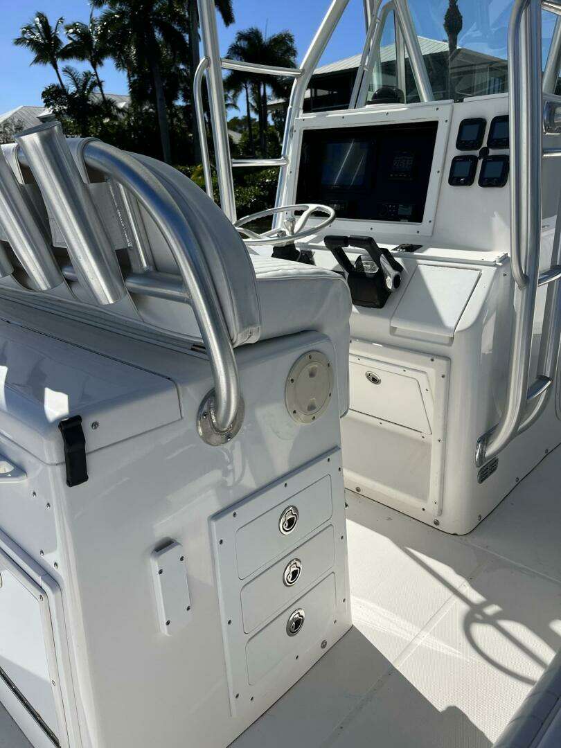2006 Regulator 32 Center Console - Image 12