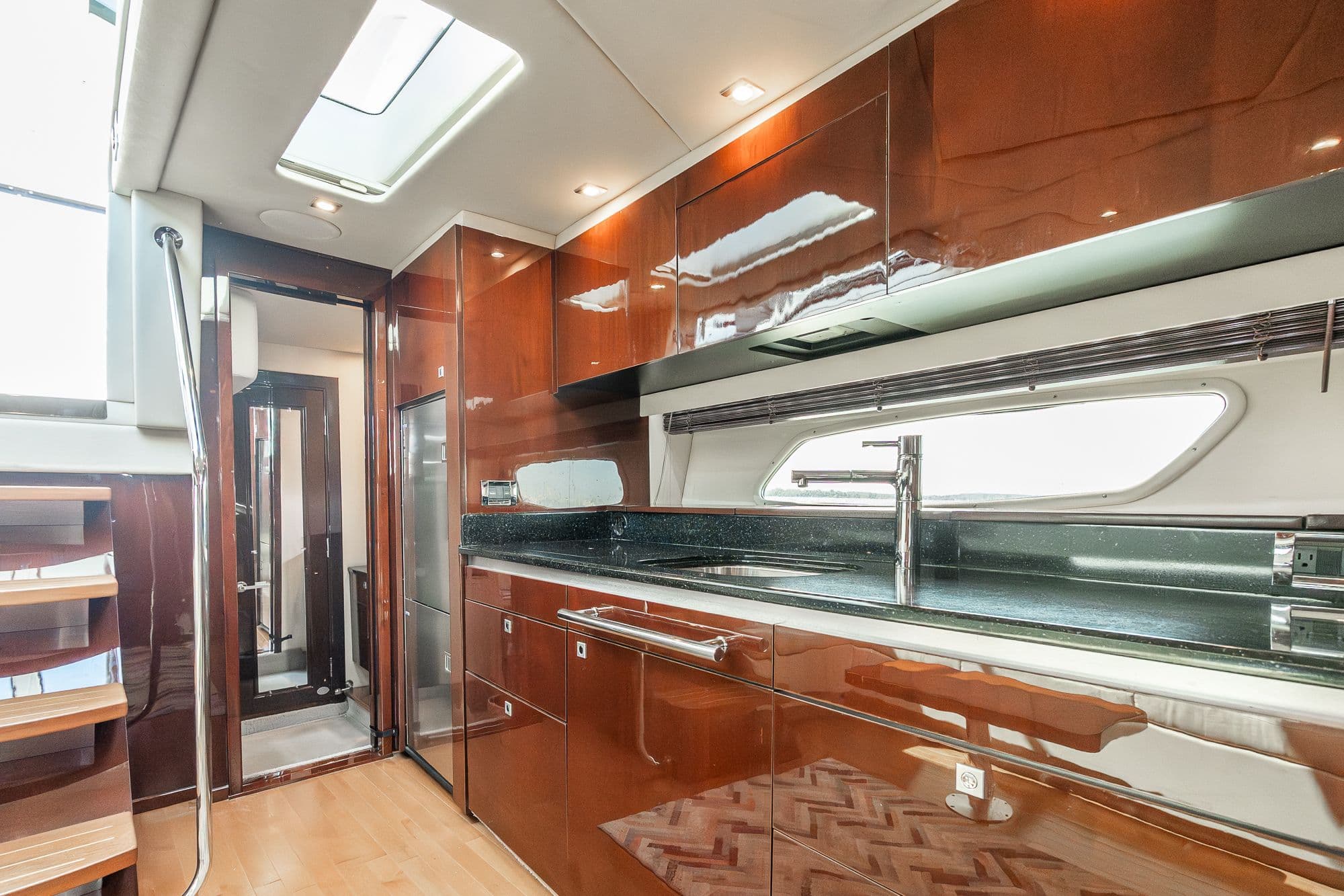 2009 Sea Ray 470 Sundancer - 40