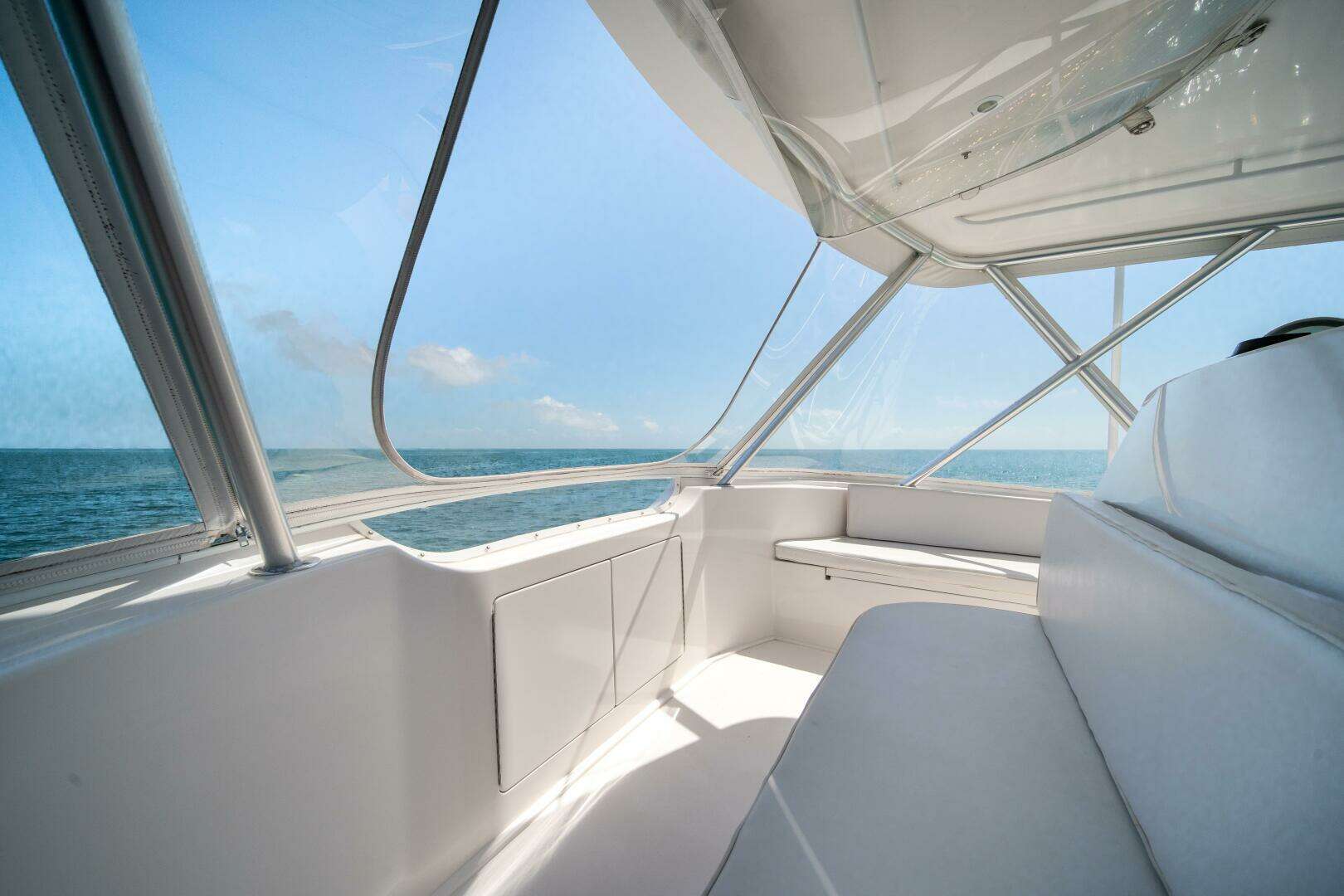 2006 Viking 52 Convertible - Image 27