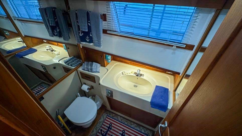 Aft Primary Ensuite Head