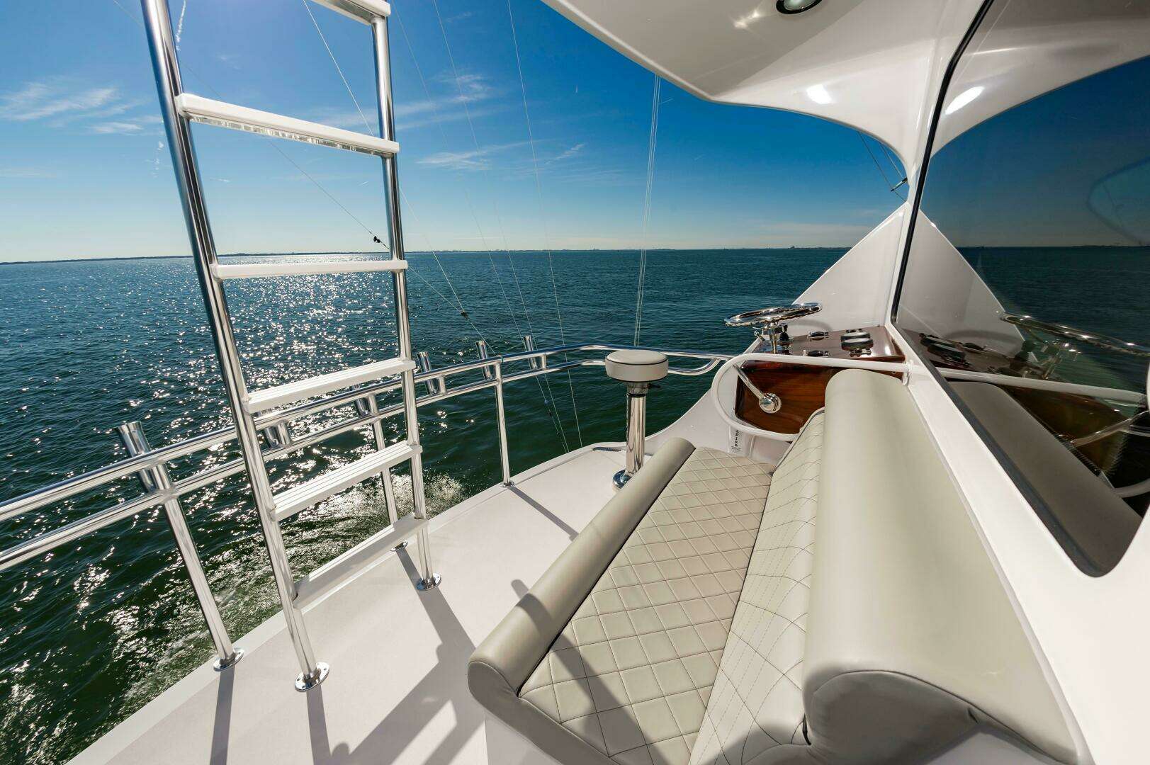 2008 Hatteras 64 Enclosed Bridge - Image 25