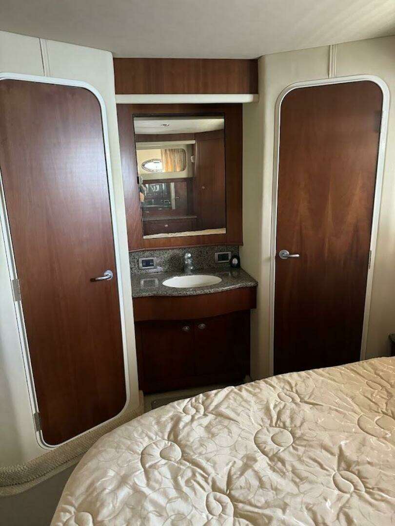 2006 Sea Ray 40 Motoryacht - Image 36