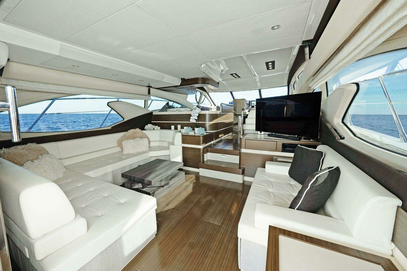 2017 Azimut 60 Flybridge - Image 5