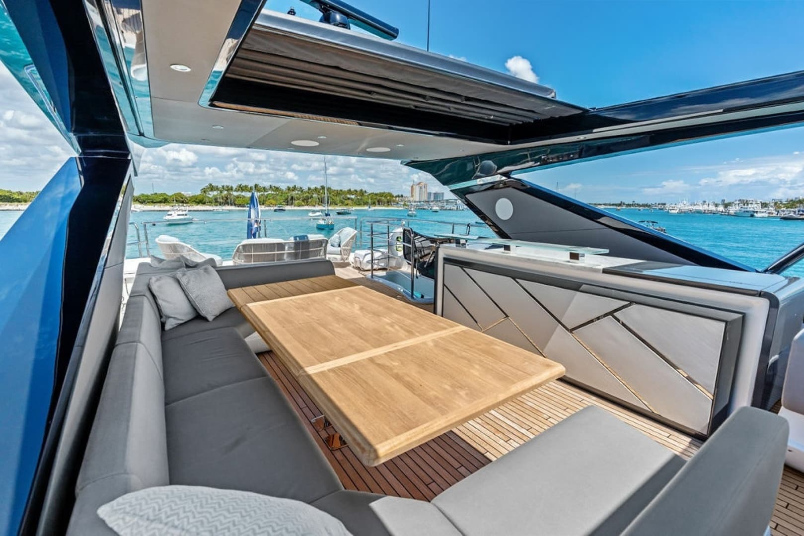 2026 Sunseeker 88 Yacht - Image 33