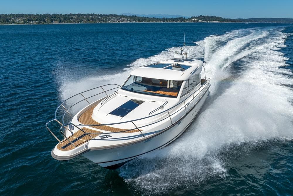 2022 Nimbus 405 Coupé cruising on open water, showcasing sleek design and powerful performance.