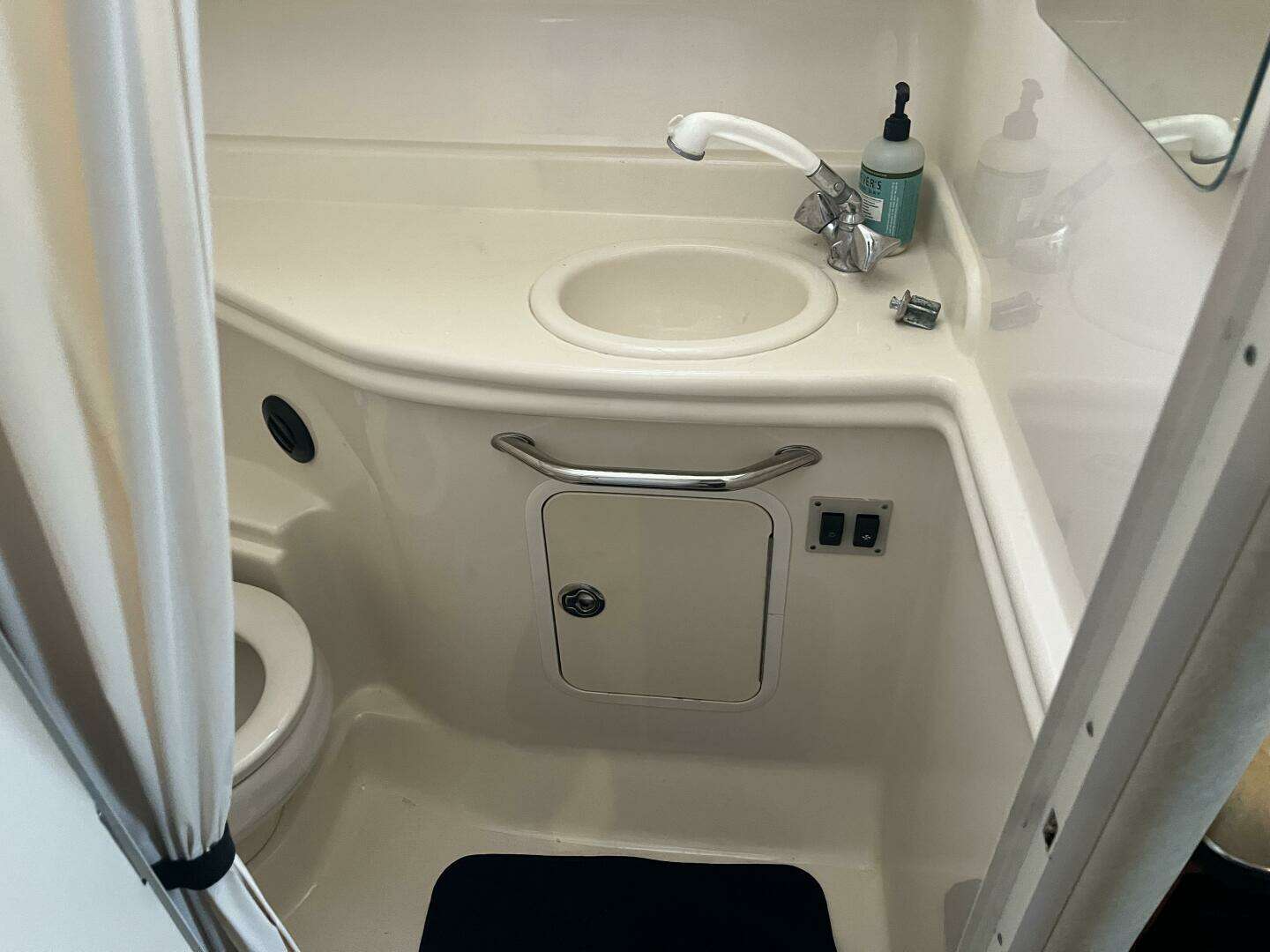 2005 Sea Ray 320 Sundancer - Image 20