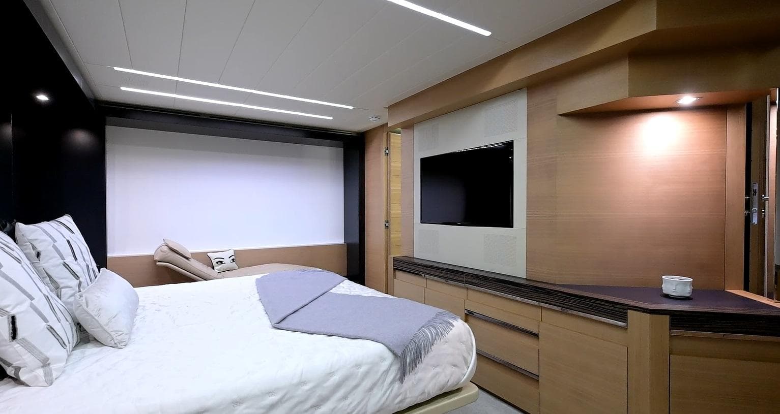 2015 Pershing 92 - 29