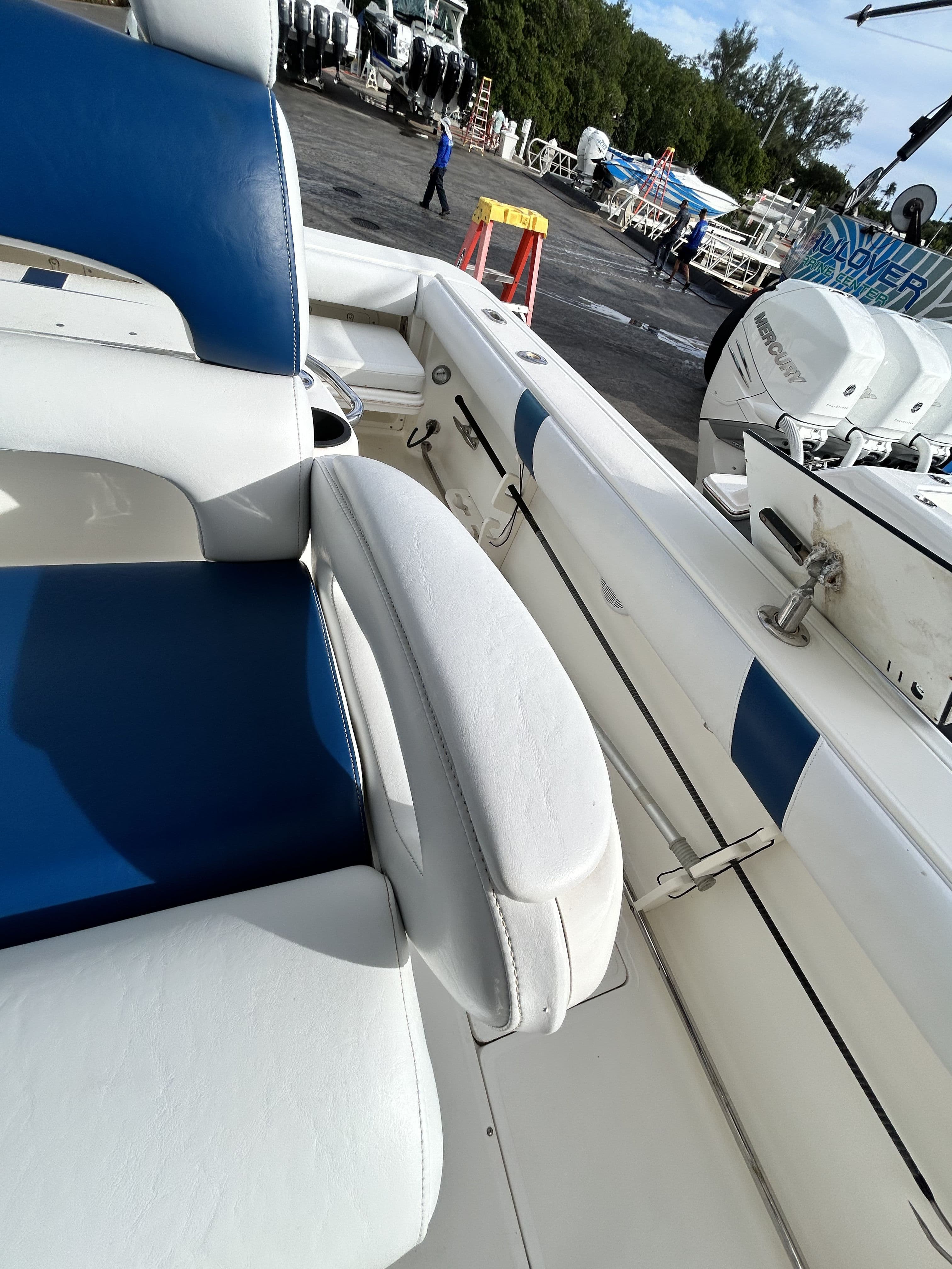 2006 Boston Whaler 320 Outrage - 12