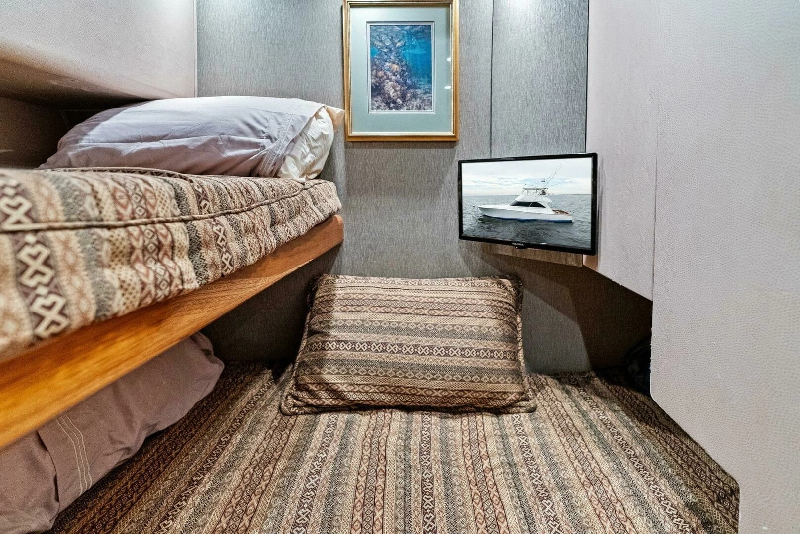 2006 Viking 61 Convertible - Image 32