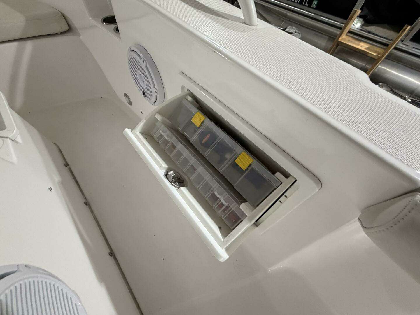 2016 Everglades 230 Center Console - Image 47