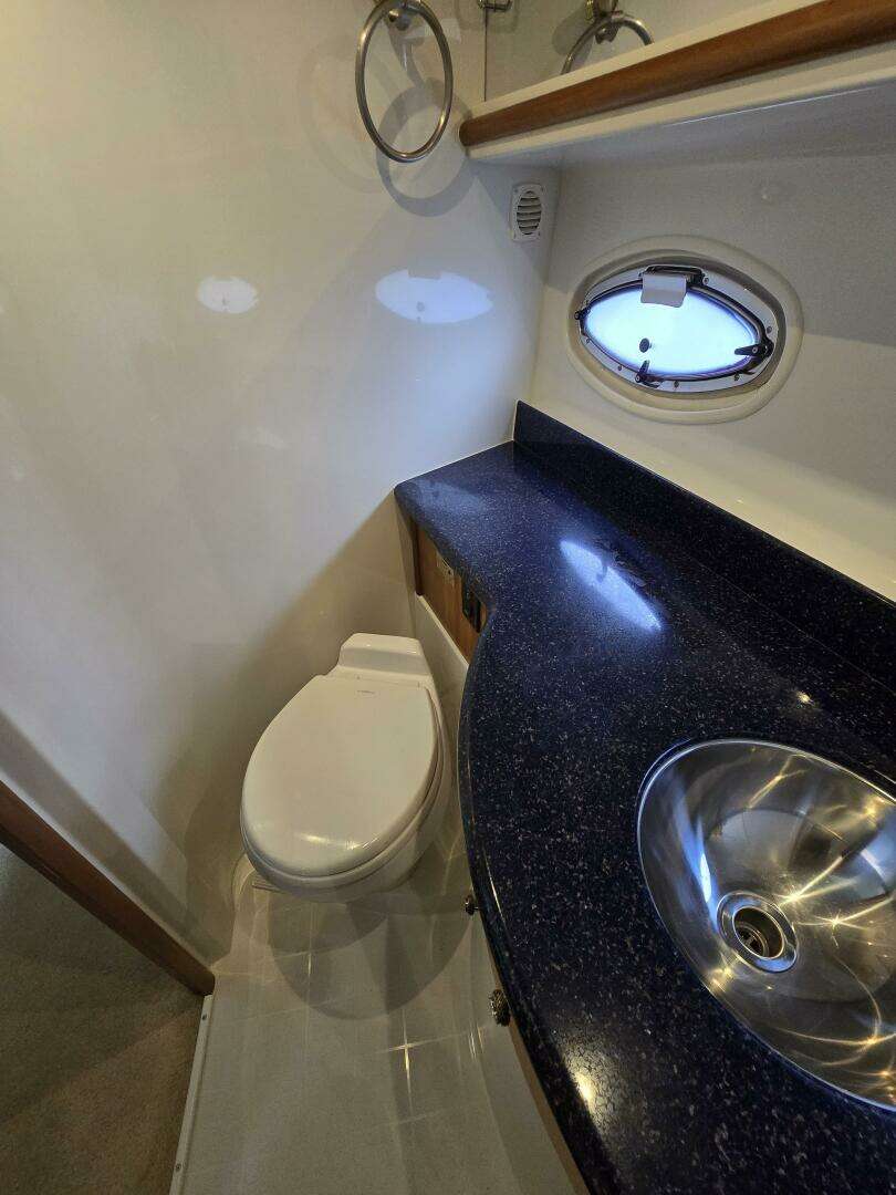 2002 Carver 444 Cockpit Motor Yacht - Image 46