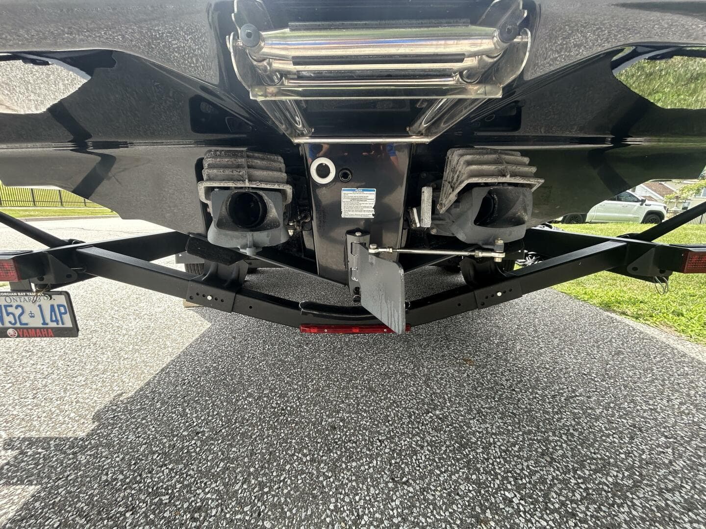 2021 Yamaha Boats 252 XE Wake Edition, rear view showing dual exhausts and trailer.