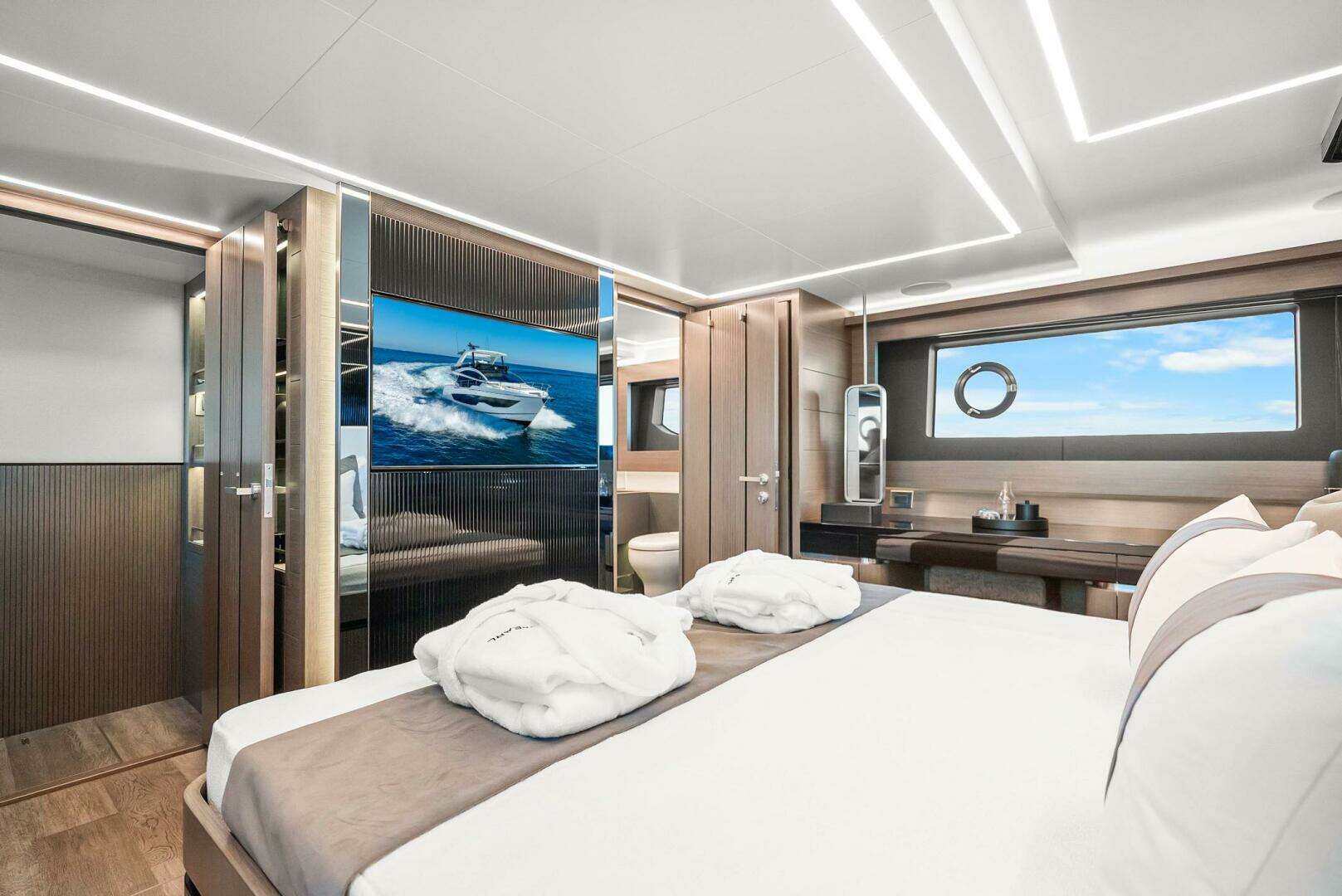 2027 Pearl 63 - Image 33