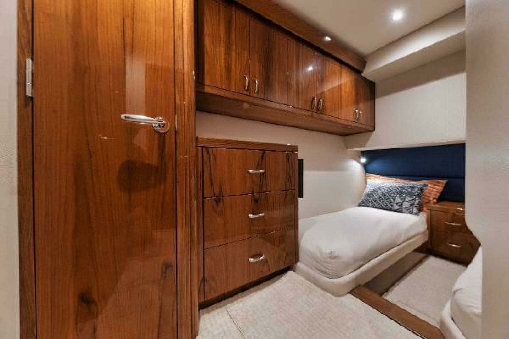 2018 Hatteras GT54 - Image 28