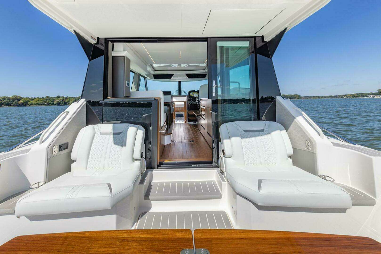 2026 Tiara Yachts 43 LE - Image 4