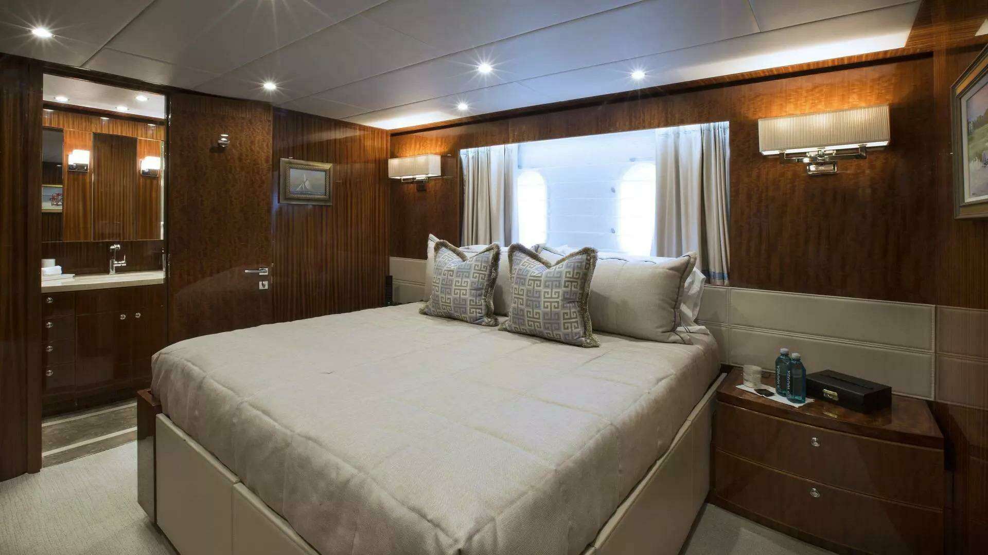 2016 Hargrave Raised Pilothouse - Image 16