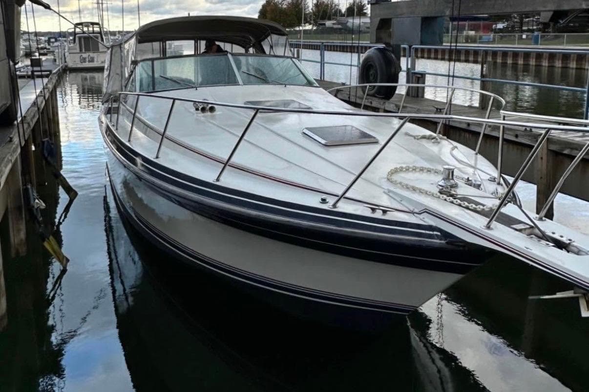 1987 Wellcraft 3400 Gran Sport boat docked in a marina.
