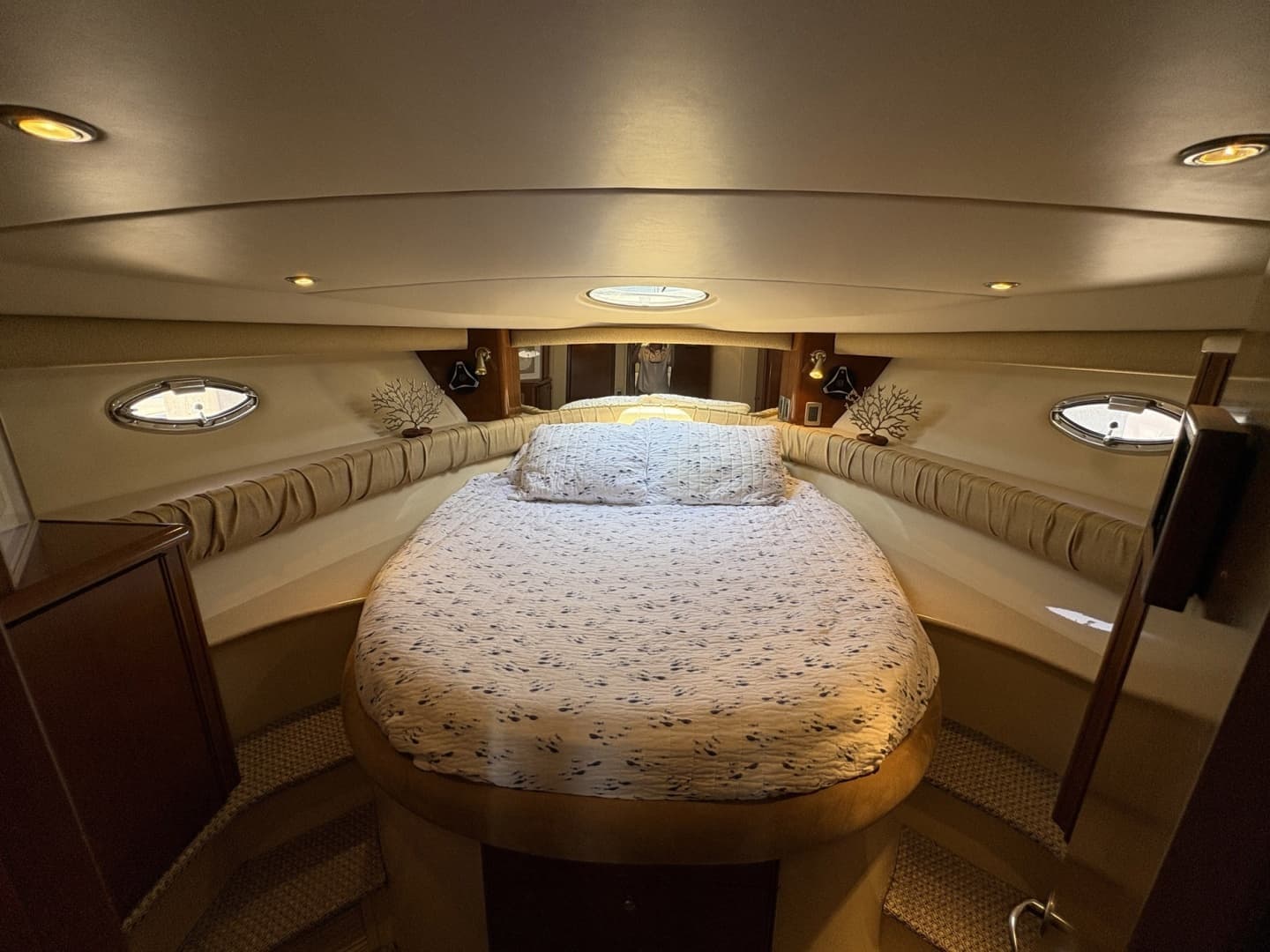 2005 Meridian 411 Sedan - Image 34
