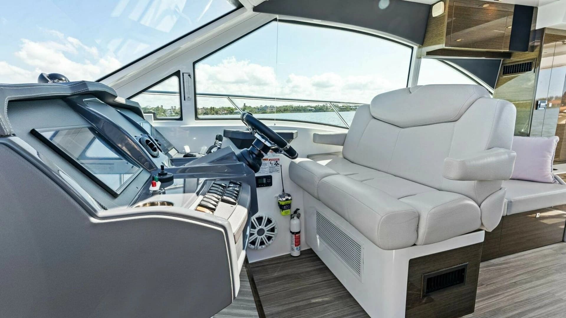 2019 Cruisers Yachts 45 Cantius - Image 40