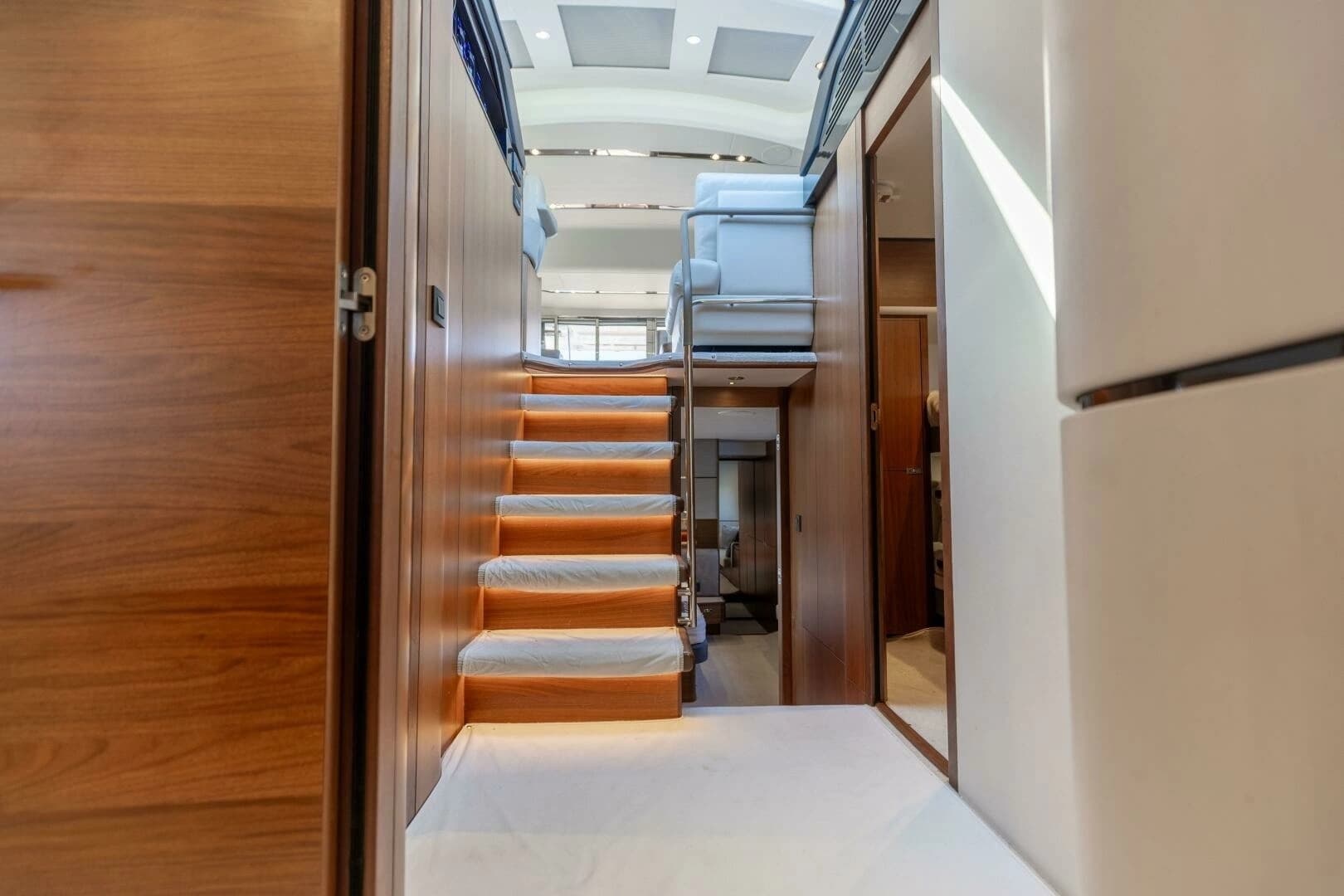 2019 Princess S65 - Image 25