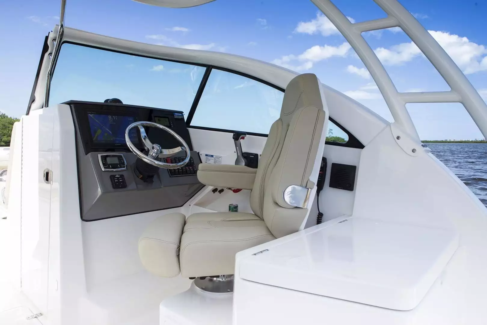 2021 Pursuit DC 235 Dual Console - Image 5