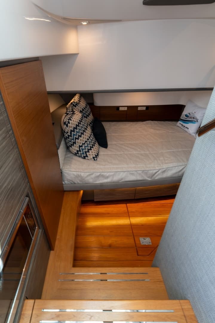 2020 Tiara Yachts 38 LS - Image 11