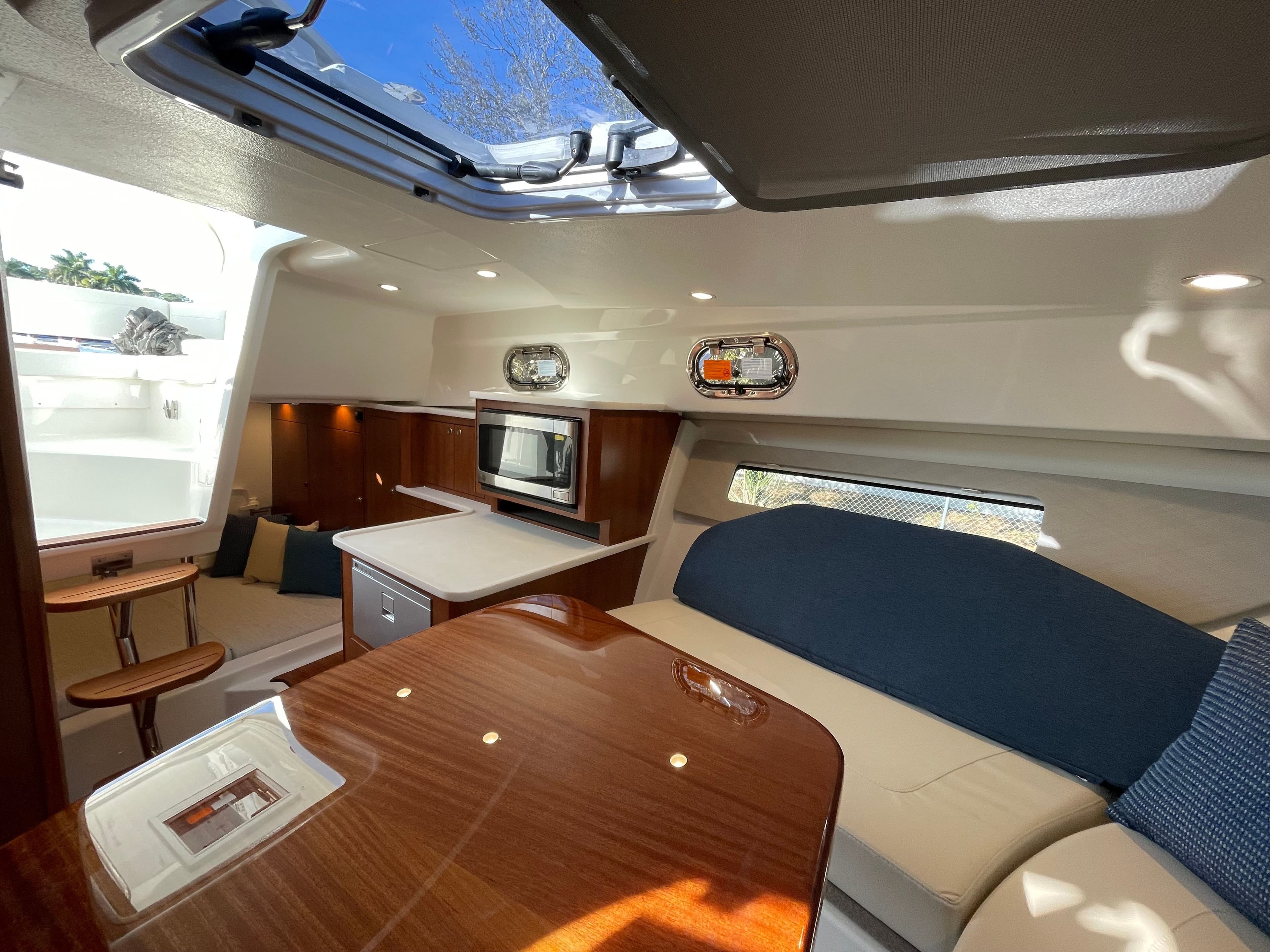 2026 PURSUIT 325 OS - Image 32