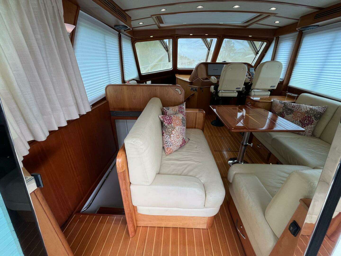 2013 Sabre 48 Salon Express - Image 25