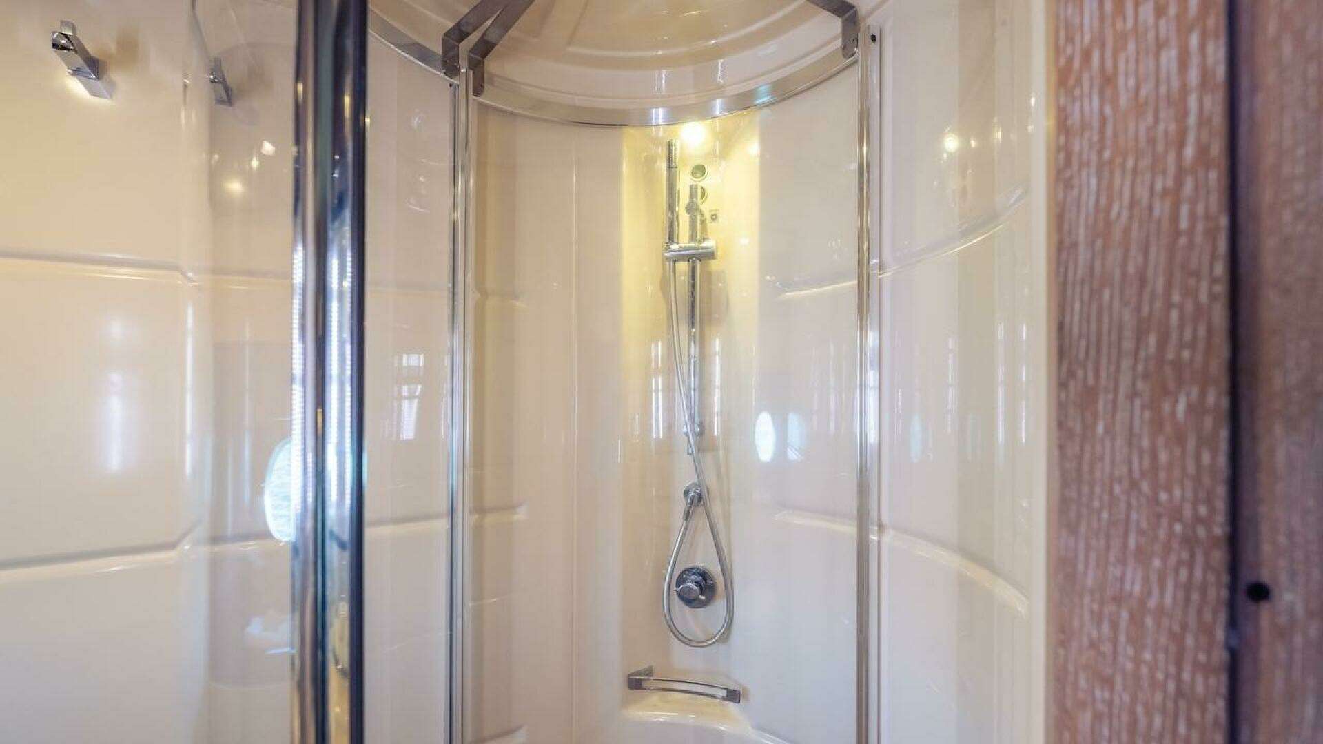 2012 Azimut Evolution - Image 40