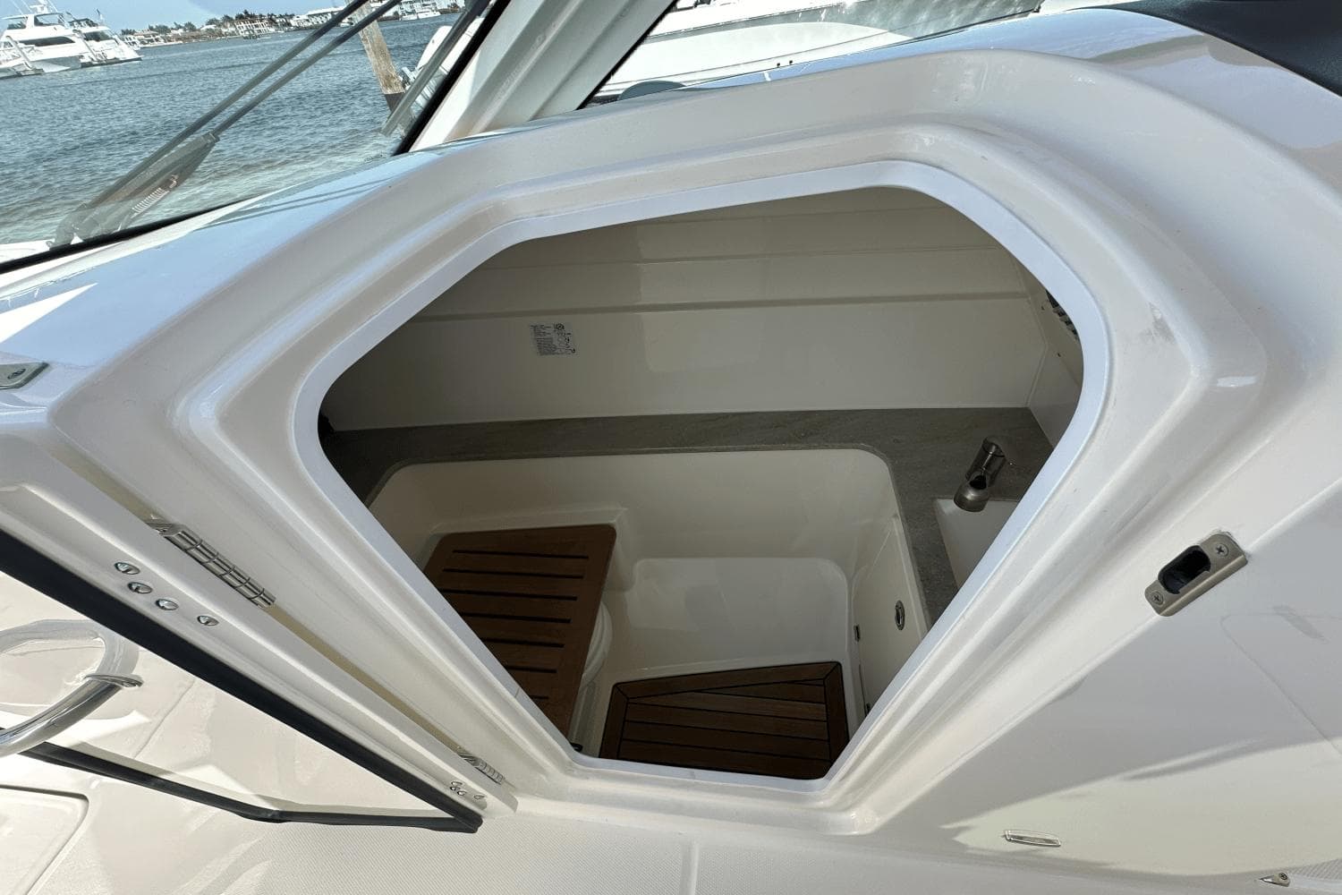 2019 Boston Whaler 320 Vantage - 56