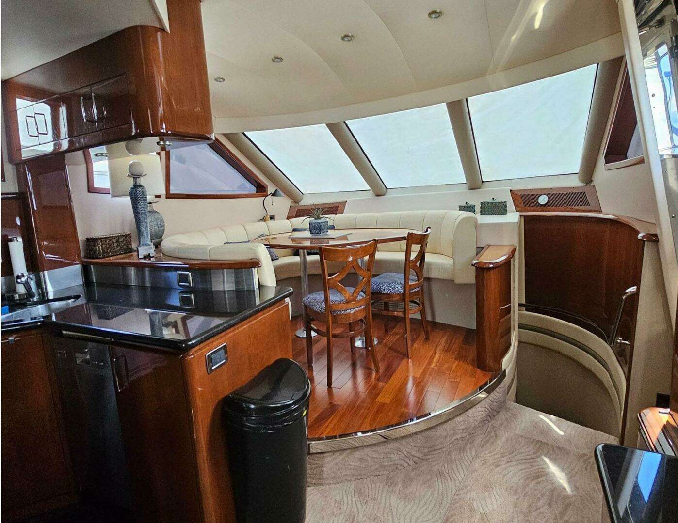 2006 Marquis 65 - Image 12