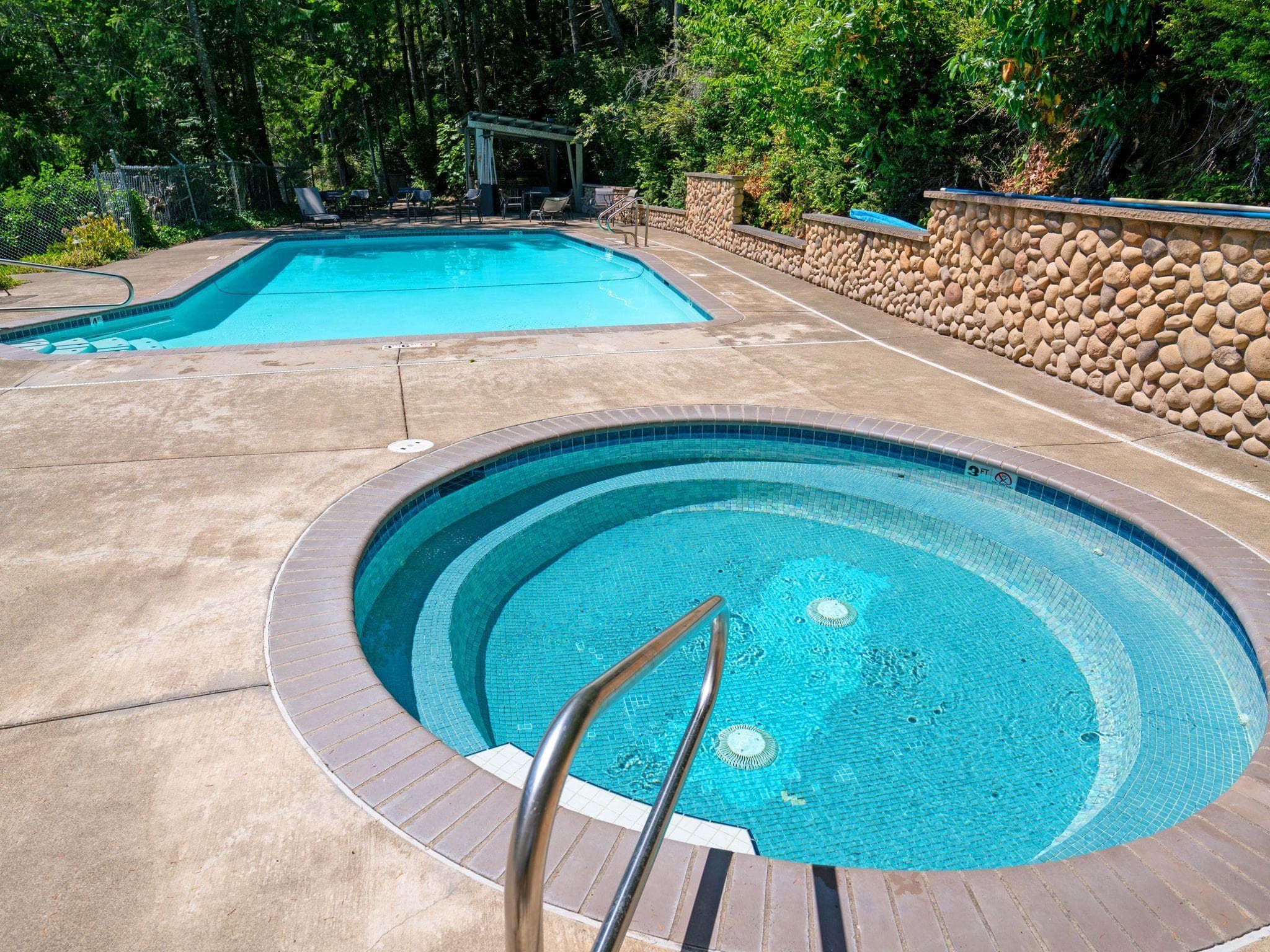 Covered Marina Berth - Hot Tub & Pool