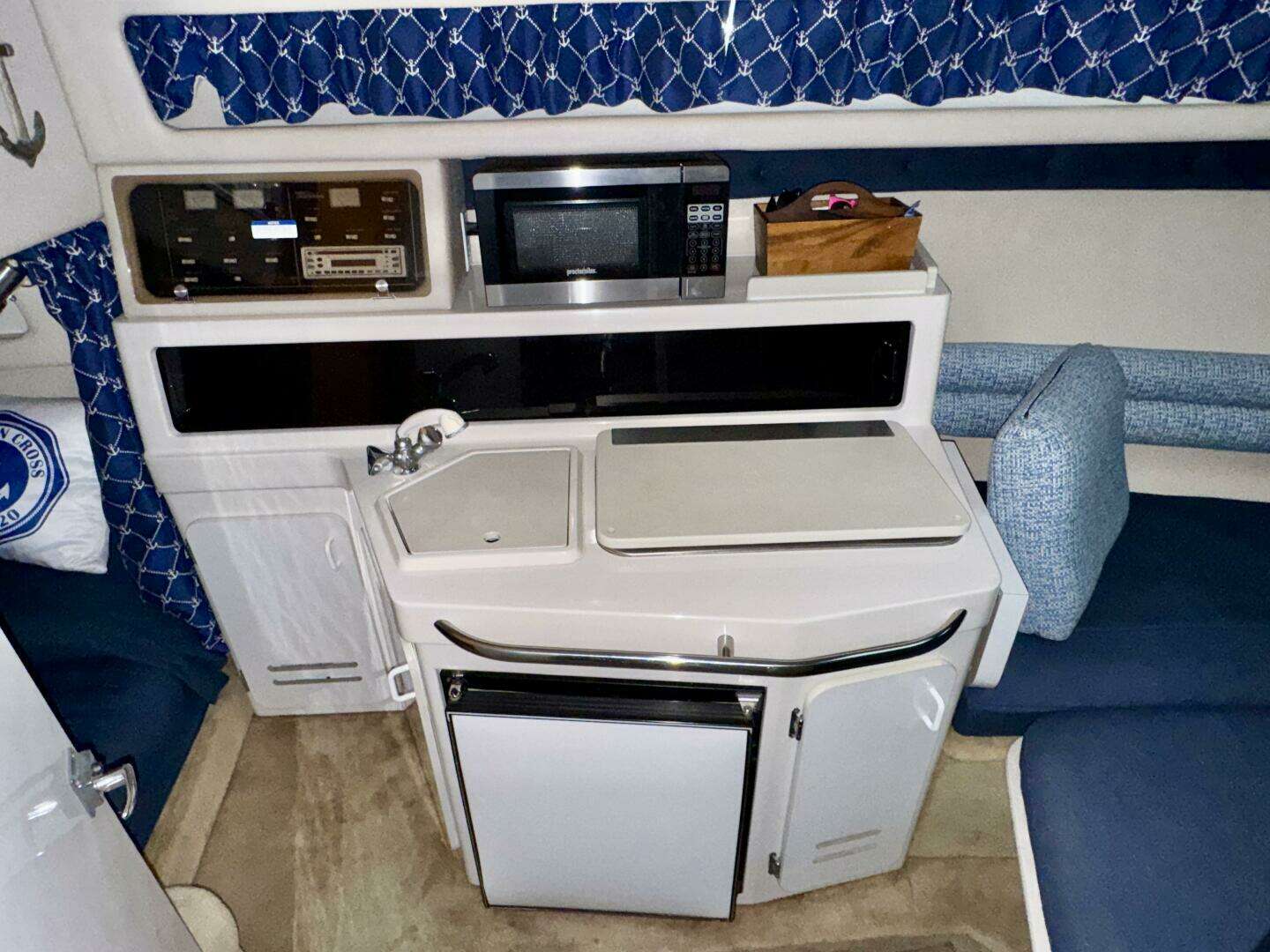 1994 Chaparral Signature 27 Cabin Cruiser - Image 50
