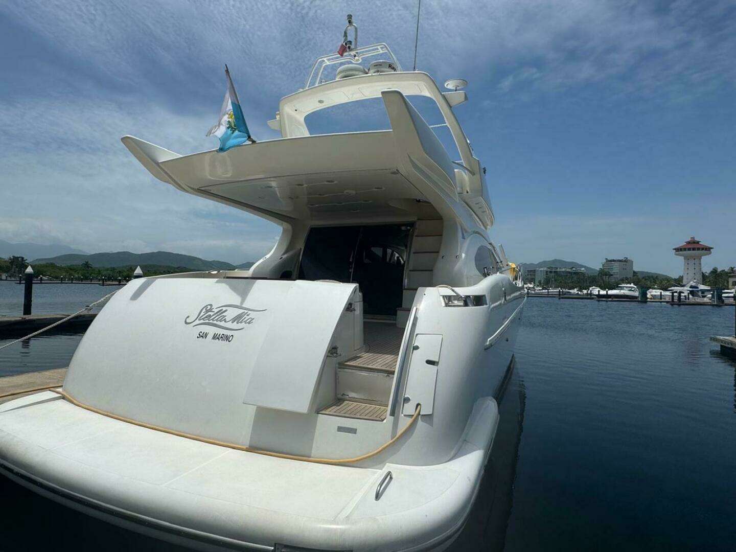 2001 Azimut 68 Plus - Image 4