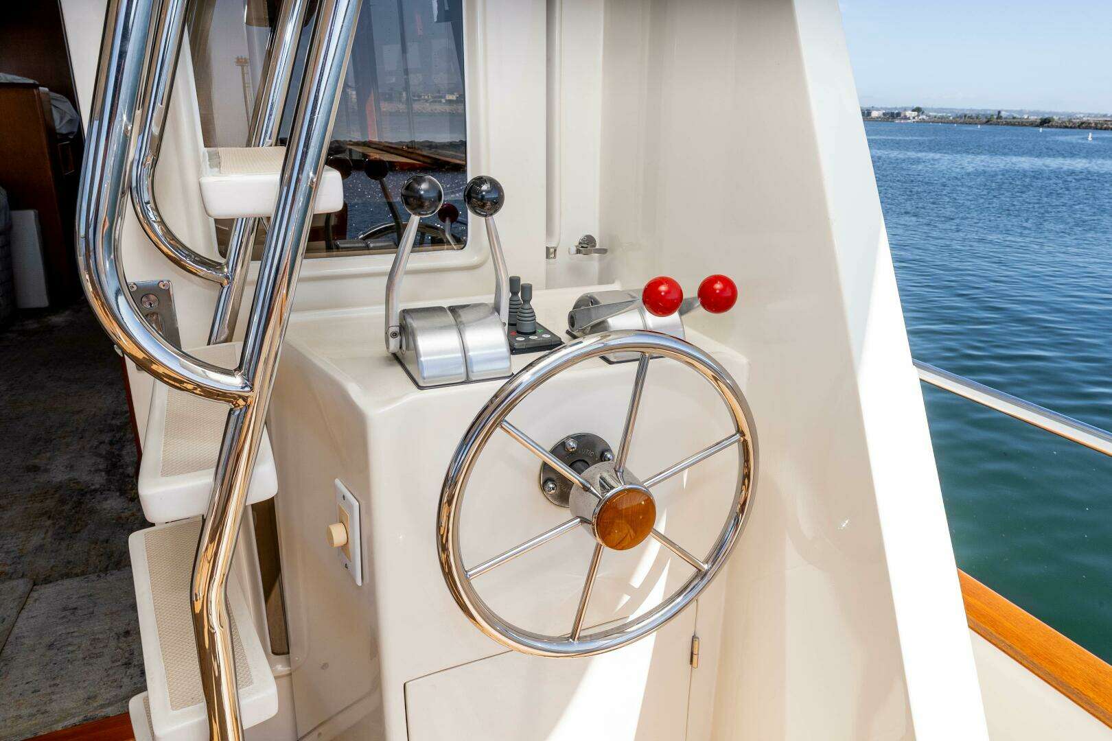 2000 Offshore Yachts Flushdeck - Image 18