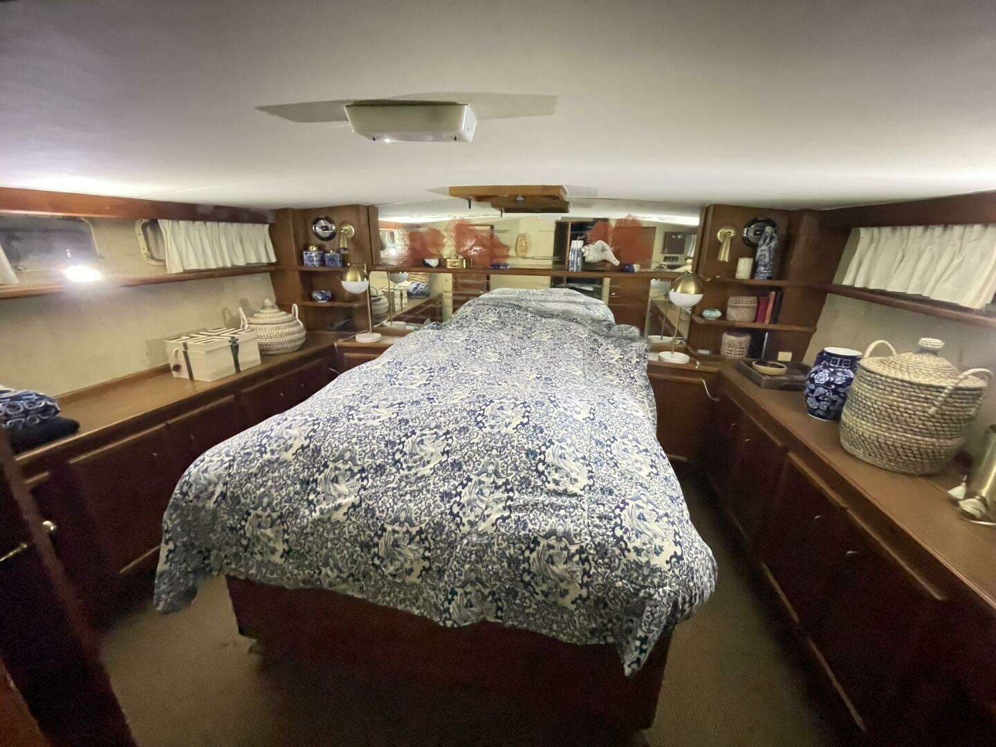 1986 Egg Harbor 40 Motor Yacht - Image 47