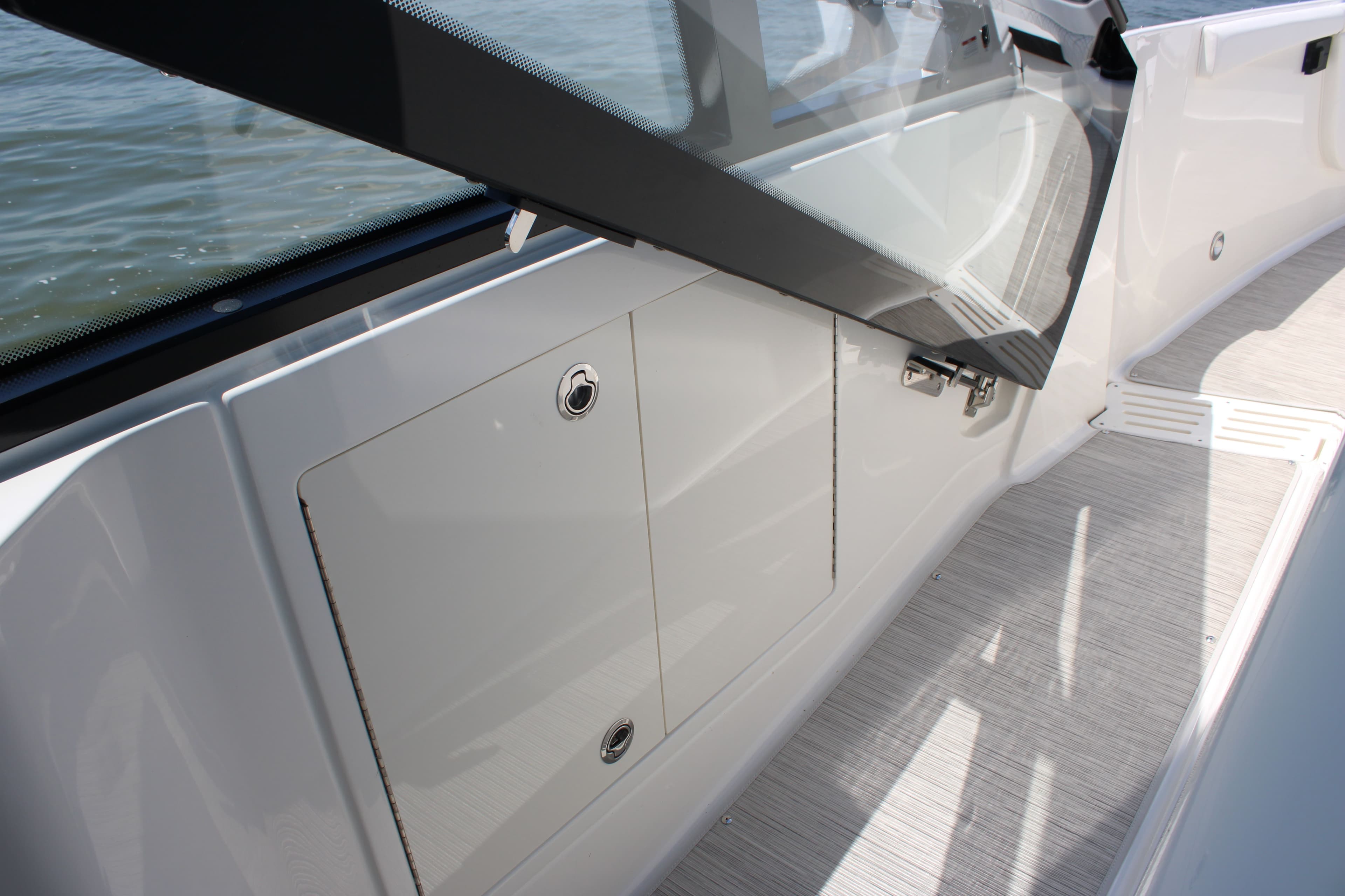 2026 Sea Ray Sundancer 370 Outboard - 56