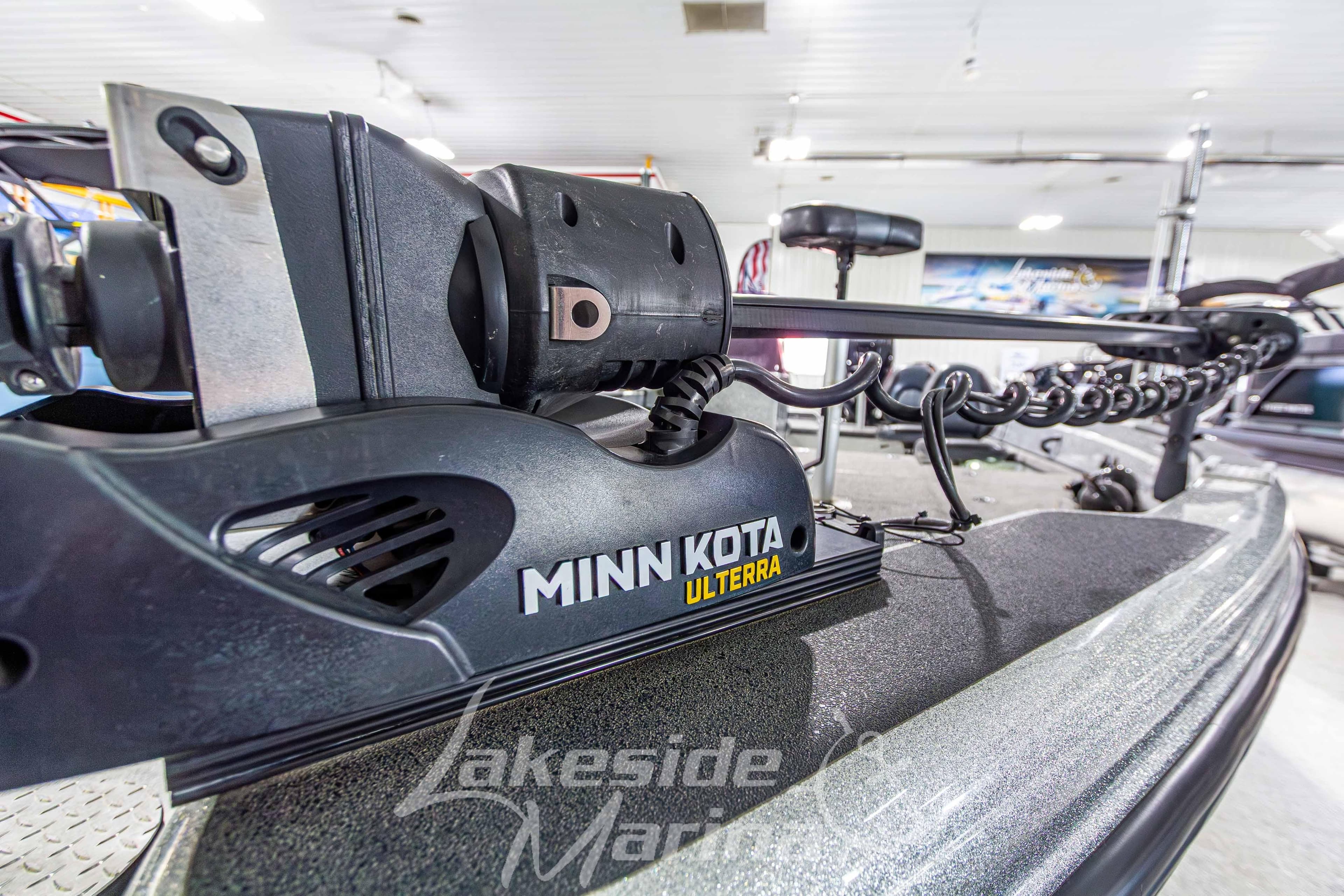 Minn Kota Ulterra trolling motor on 2019 Recon 2185 SC boat at Lakeside Marina.