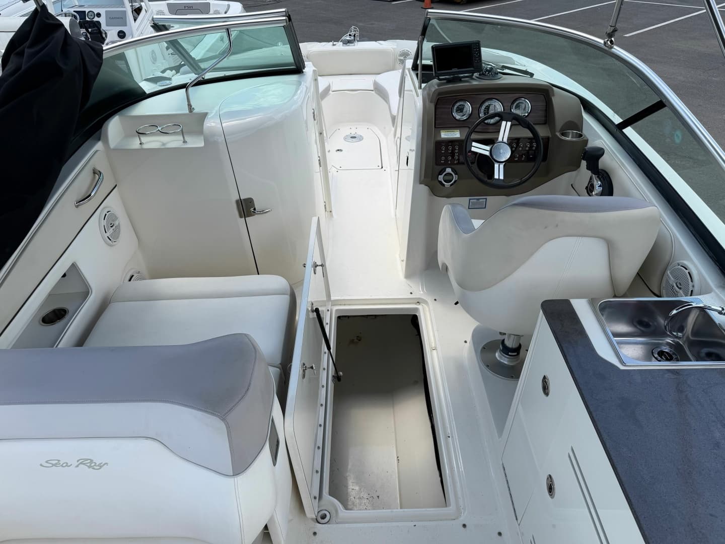 2013 Sea Ray 300 Sundeck - Image 10